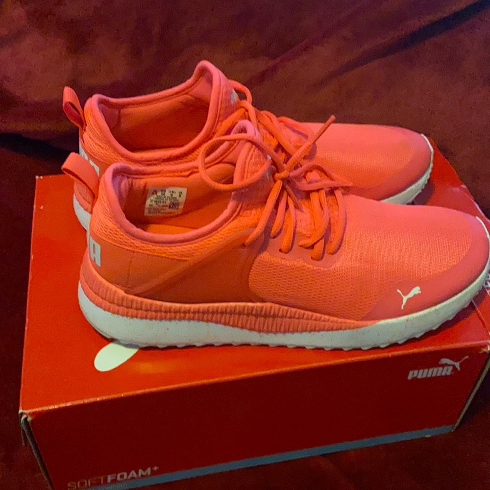 Women’s puma sneakers